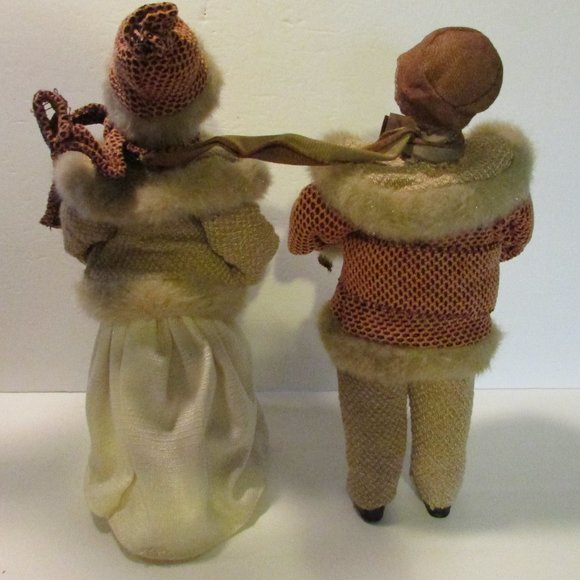 lot of 4 Christmas Caolers family dolls winter decor figures - Picture 12 of 14